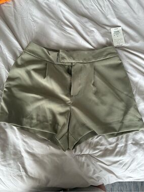 High-Rise Olive Green Women’s Tailored Bermuda Shorts